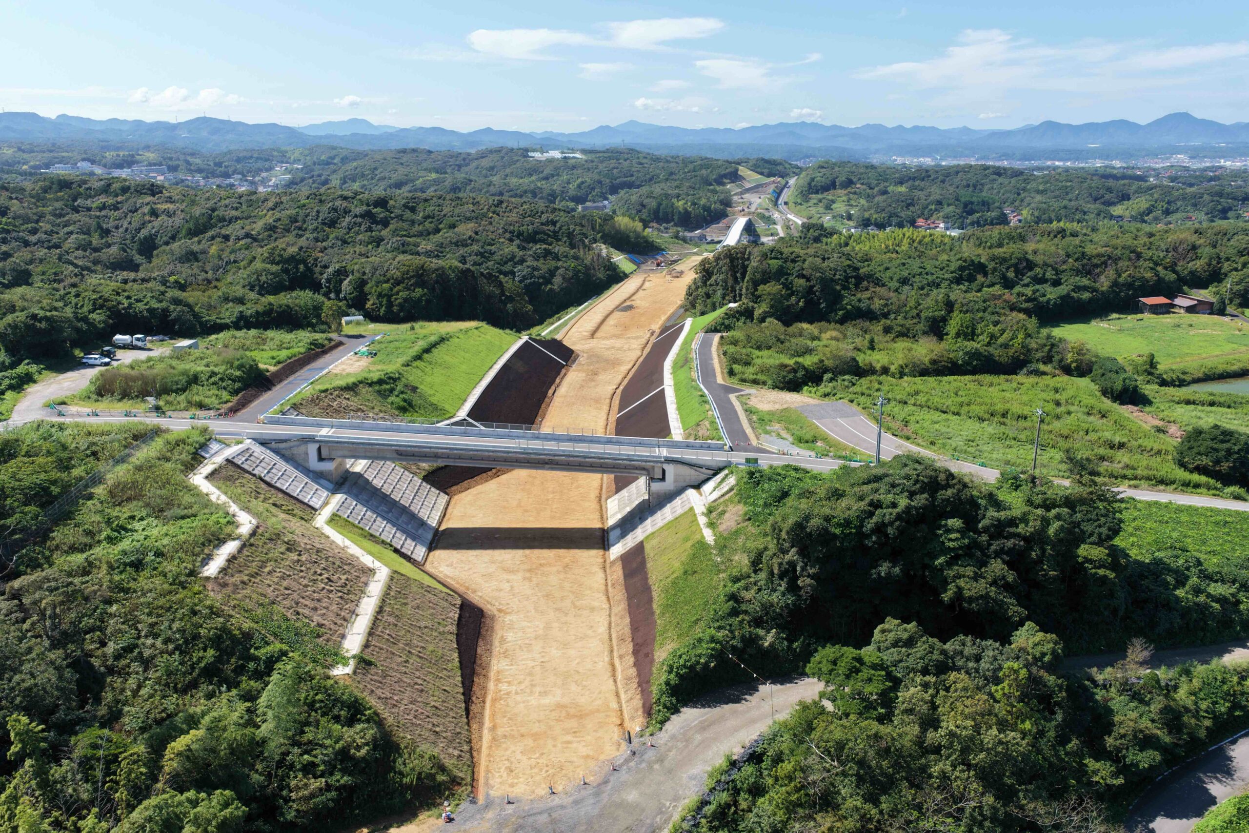 alt="令和6年度 三隅・益田道路 津田地区外 第5改良工事 国土交通省 発注 竣工 令和7年9月 高橋建設株式会社"